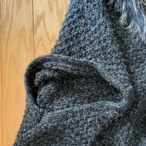 Cardigan sweater w detachable faux fur collar - Picture 4 of 5